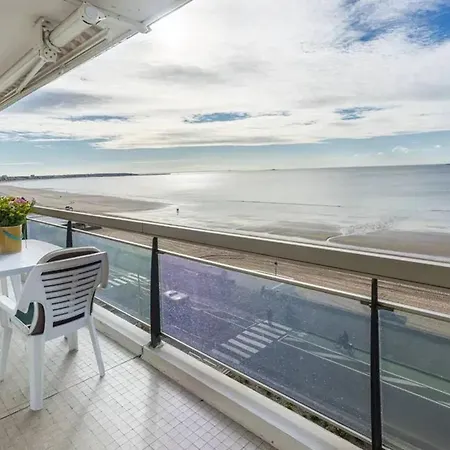 Escoublac Beachfront: Seaview With Terrace Apartment